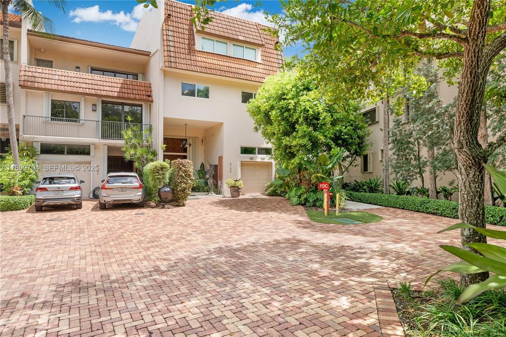 6100 Paradise Point Drive, Palmetto Bay, FL 33157
