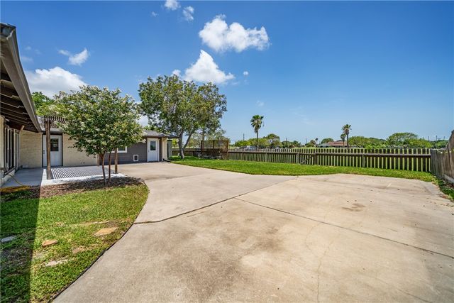 6906 Aswan Dr, Corpus Christi, TX 78412