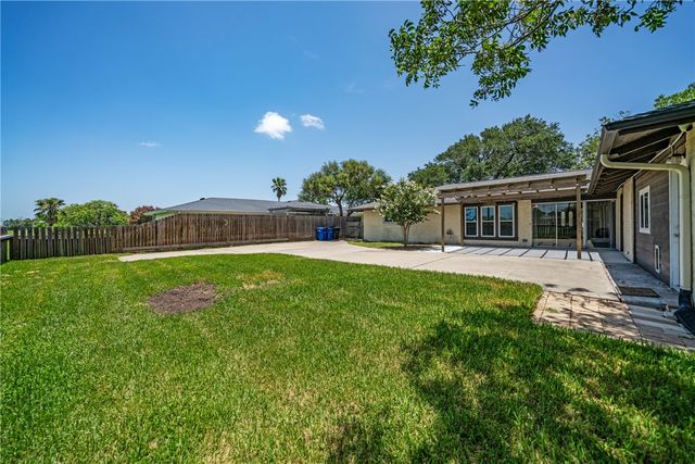6906 Aswan Dr, Corpus Christi, TX 78412