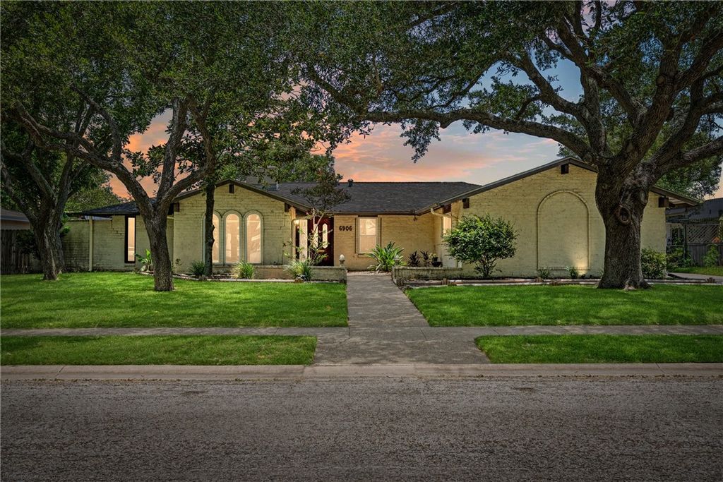 6906 Aswan Dr, Corpus Christi, TX 78412