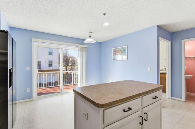 891 Ledgestone Drive, Mahtomedi, MN 55115