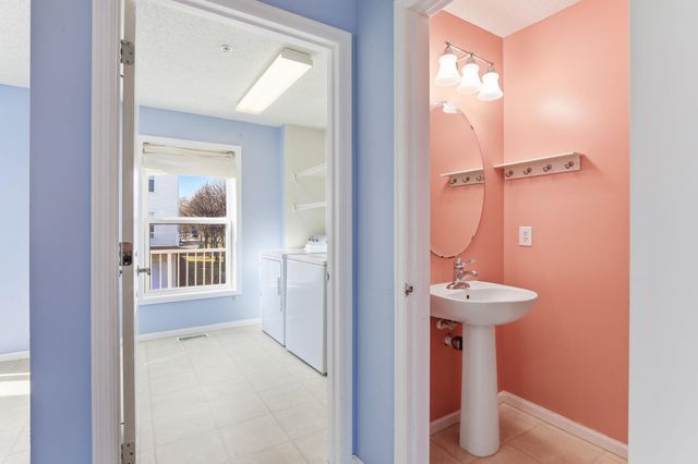 891 Ledgestone Drive, Mahtomedi, MN 55115