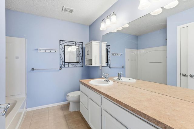 891 Ledgestone Drive, Mahtomedi, MN 55115