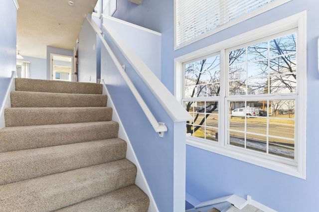 891 Ledgestone Drive, Mahtomedi, MN 55115