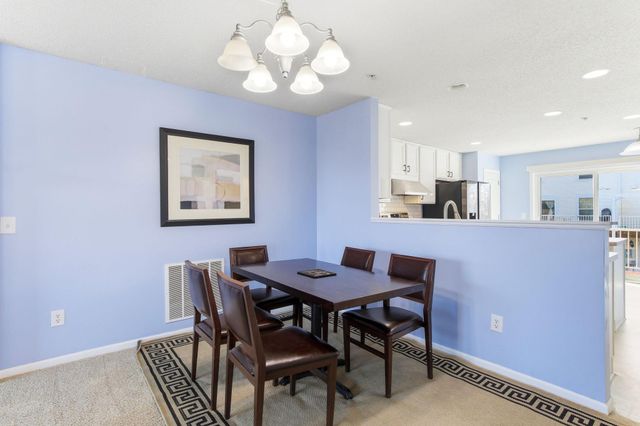 891 Ledgestone Drive, Mahtomedi, MN 55115