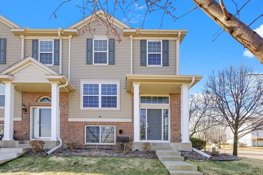 891 Ledgestone Drive, Mahtomedi, MN 55115