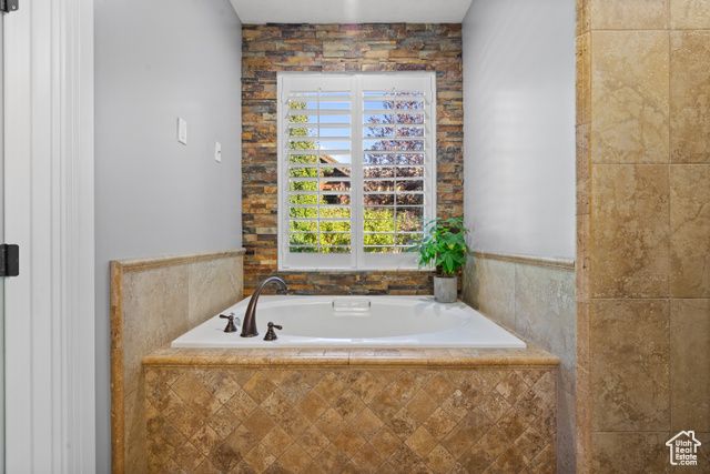 5982 N ROLLINS RANCH RD, Mountain Green, UT 84050