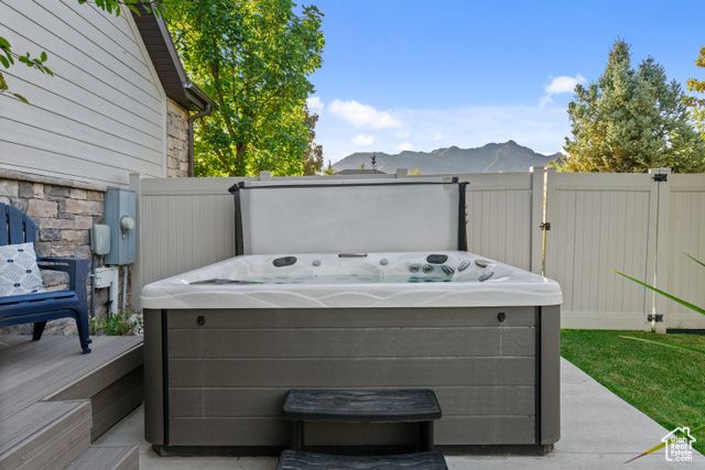 5982 N ROLLINS RANCH RD, Mountain Green, UT 84050