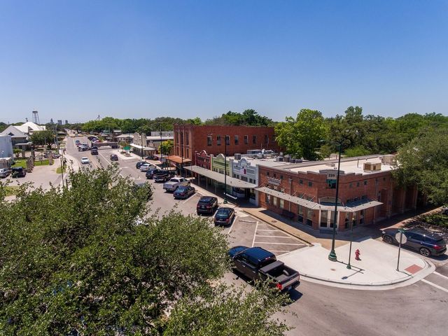 6505 Velvet Leaf LN, Buda, TX 78610