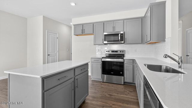 1019 Misty Creek Drive, Aberdeen, NC 28315