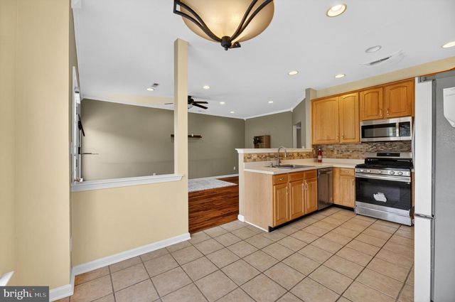 25 SANDSTONE RD, East Windsor, NJ 08520