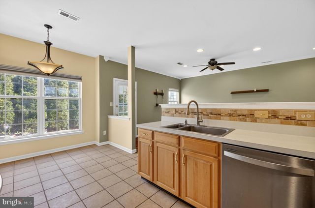 25 SANDSTONE RD, East Windsor, NJ 08520
