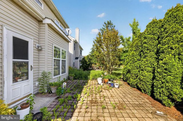 25 SANDSTONE RD, East Windsor, NJ 08520