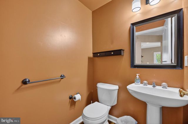 25 SANDSTONE RD, East Windsor, NJ 08520
