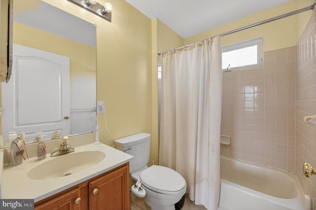 25 SANDSTONE RD, East Windsor, NJ 08520
