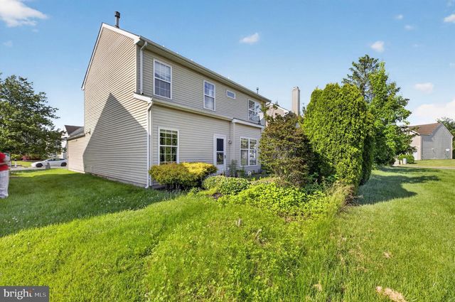 25 SANDSTONE RD, East Windsor, NJ 08520