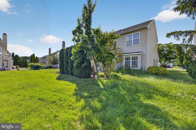 25 SANDSTONE RD, East Windsor, NJ 08520