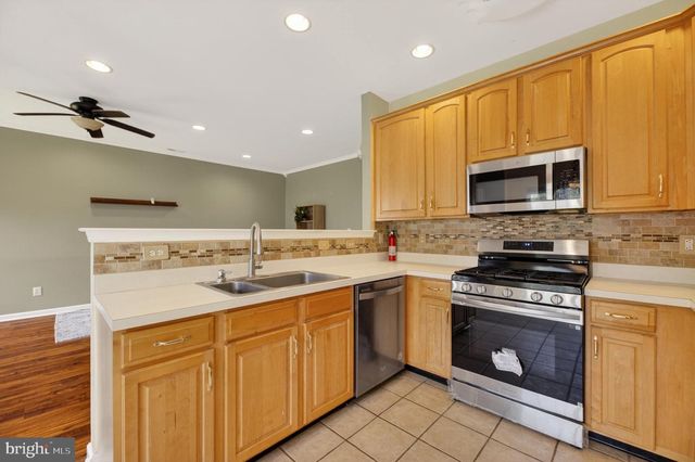 25 SANDSTONE RD, East Windsor, NJ 08520