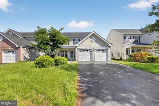 25 SANDSTONE RD, East Windsor, NJ 08520