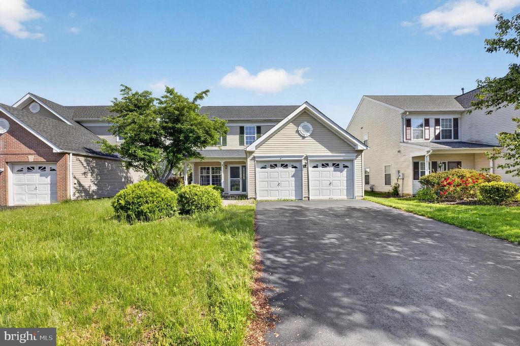 25 SANDSTONE RD, East Windsor, NJ 08520