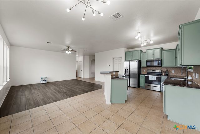 5501 Southern Belle Dr, Killeen, TX 76542