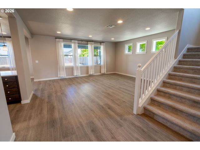 2675 Essex Ave Nw, Albany, OR 97321