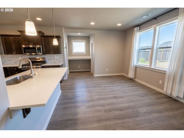 2675 Essex Ave Nw, Albany, OR 97321