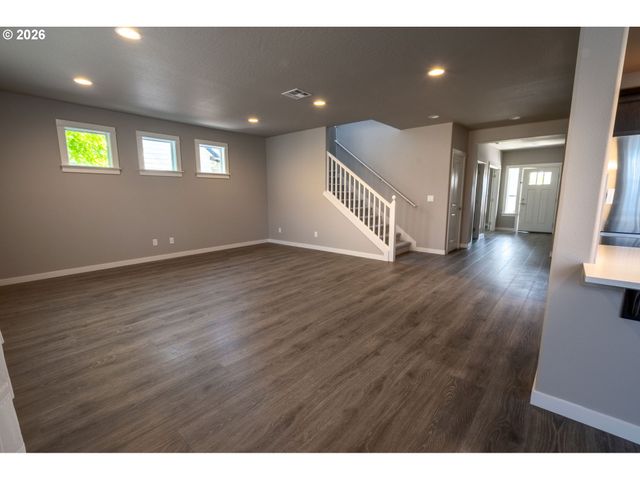 2675 Essex Ave Nw, Albany, OR 97321