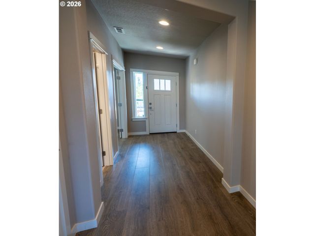 2675 Essex Ave Nw, Albany, OR 97321
