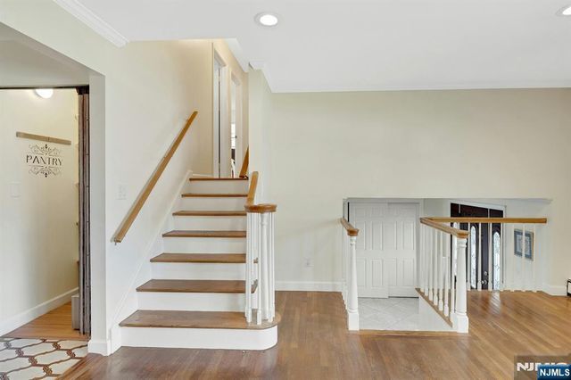 18-00 Scialla Court, Fair Lawn, NJ 07410