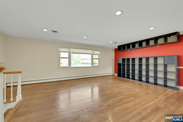 18-00 Scialla Court, Fair Lawn, NJ 07410