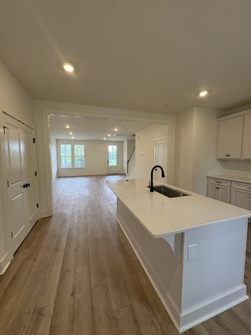 112 Nearwater Pl, Hendersonville, TN 37075