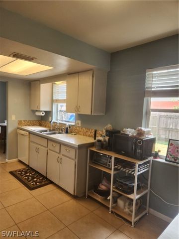 9140 San Carlos BLVD, Fort Myers, FL 33967