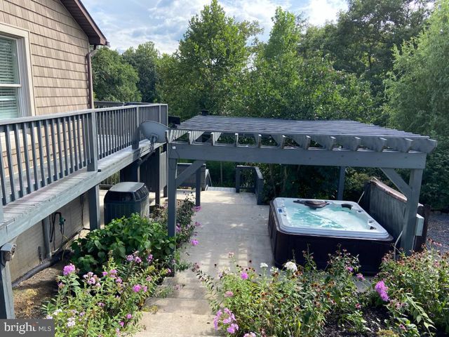 271 OGDEN FARM RD, Moorefield, WV 26836