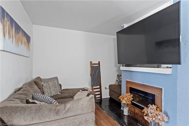 201 E Montcastle Drive C, Greensboro, NC 27406