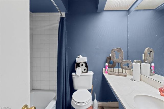 201 E Montcastle Drive C, Greensboro, NC 27406