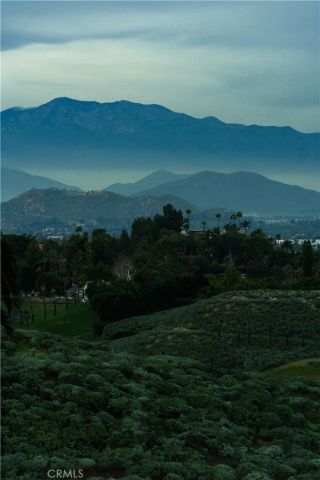 2235 El Capitan, Riverside, CA 92506