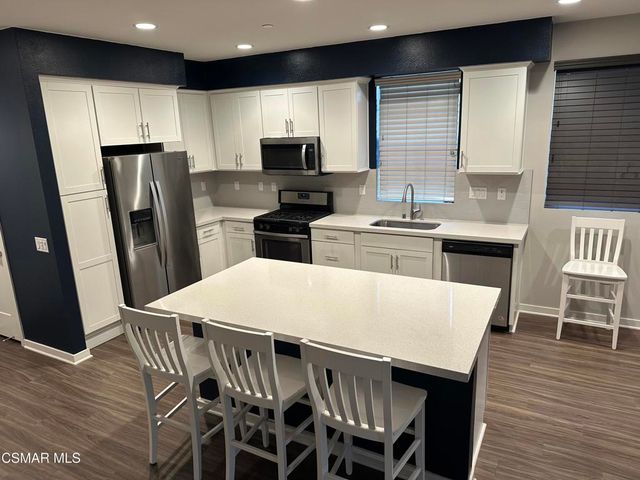 139 Farmhouse Drive 6, Simi Valley, CA 93065