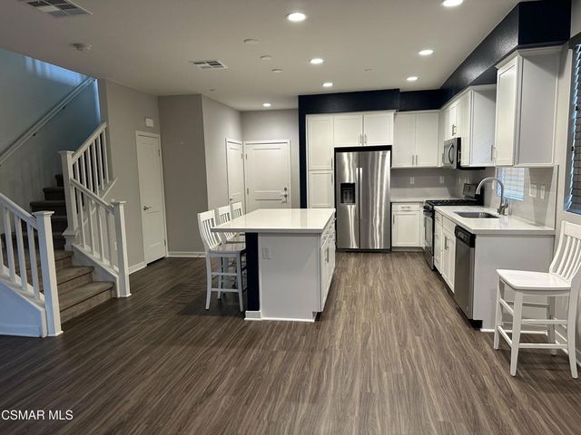 139 Farmhouse Drive 6, Simi Valley, CA 93065