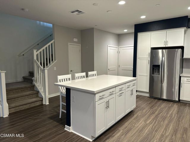 139 Farmhouse Drive 6, Simi Valley, CA 93065