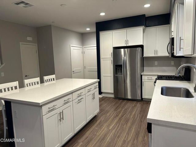 139 Farmhouse Drive 6, Simi Valley, CA 93065