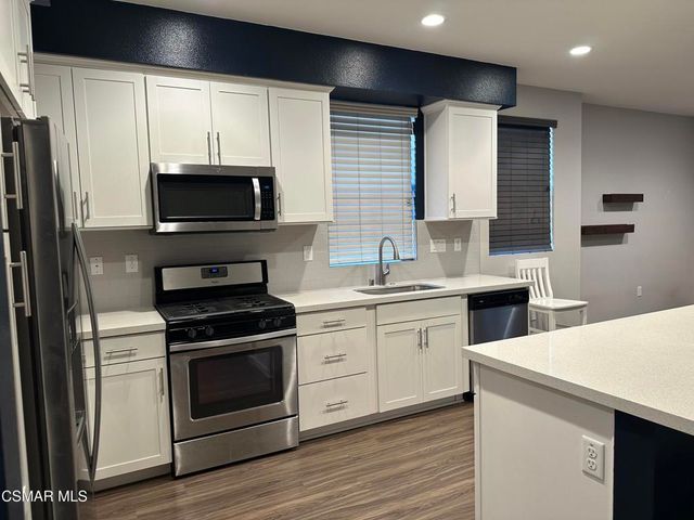 139 Farmhouse Drive 6, Simi Valley, CA 93065