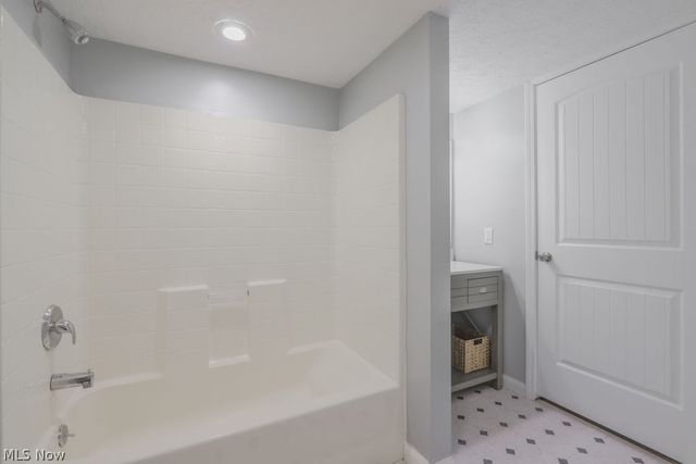 6429 Russia Road, South Amherst, OH 44001