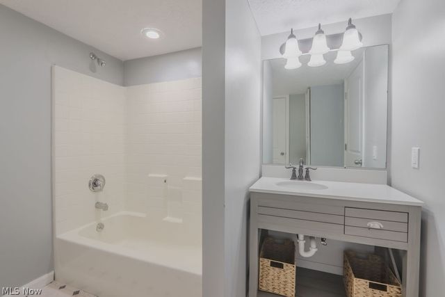 6429 Russia Road, South Amherst, OH 44001