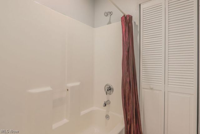 6429 Russia Road, South Amherst, OH 44001