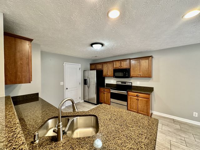 942 Cobbler Dr, Clarksville, TN 37040