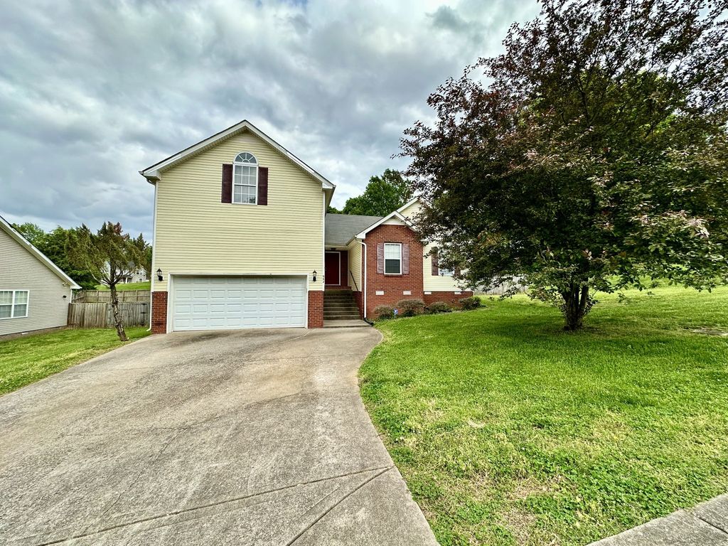 942 Cobbler Dr, Clarksville, TN 37040