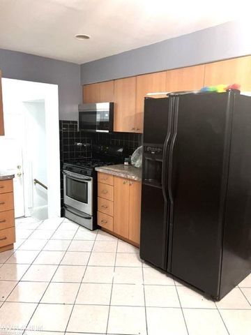 29739 Schoenherr Rd Road, Warren, MI 48088