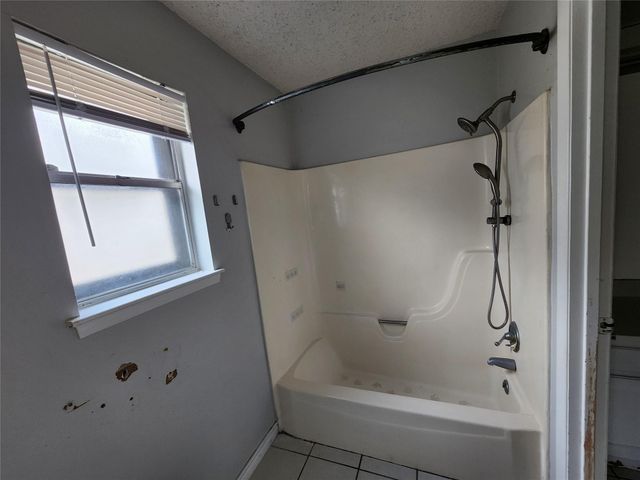 6118 Linnhaven Drive, Houston, TX 77072