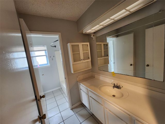 6118 Linnhaven Drive, Houston, TX 77072